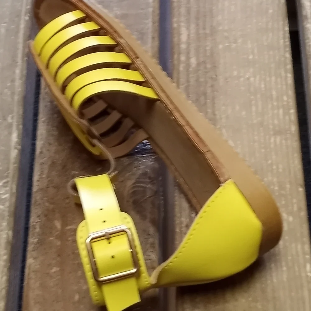 Women sandals size 6 8/2 - Picture 4 of 5